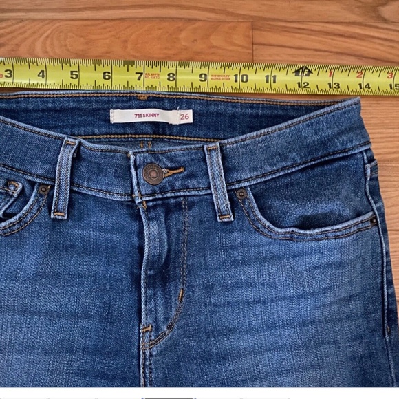 LEVI'S 711 Skinny Jeans Size 26, Length 26" Medium Wash - Picture 3 of 5